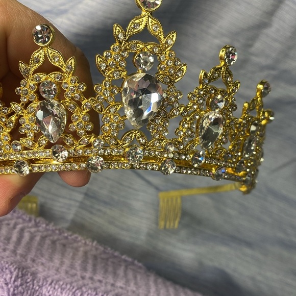 Elegant Metal Gold Tone Tiara with Crystal Accents - Picture 8 of 9
